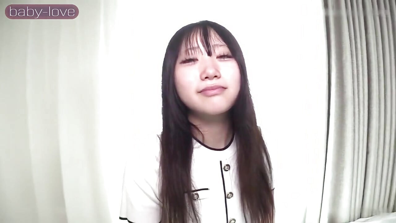 긴 검은 머리를 가진 키가 168Cm의 대학 미녀가 선배를 초대하여 야생의 첫 모험을 초대합니다.