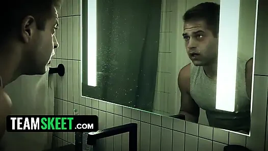 Ведьма Марли накладывает любовные чары на Nicky Rebel и осушает его досуха