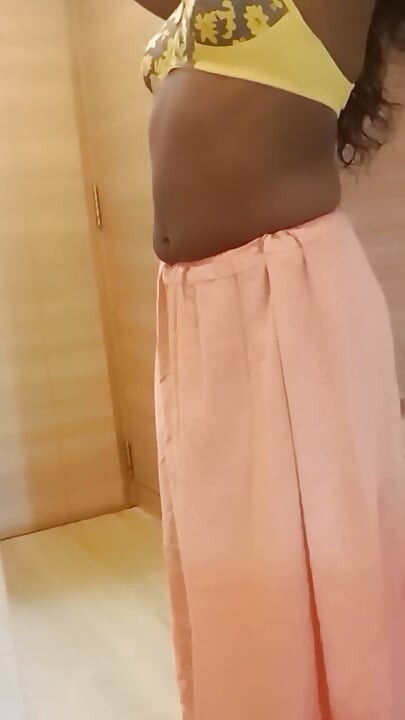 Zaproponowałem moją wielką czarną dupę starszemu szefowi na promocję mojego cuck hubby's - tamilski piesek anal! Indianhotwifex