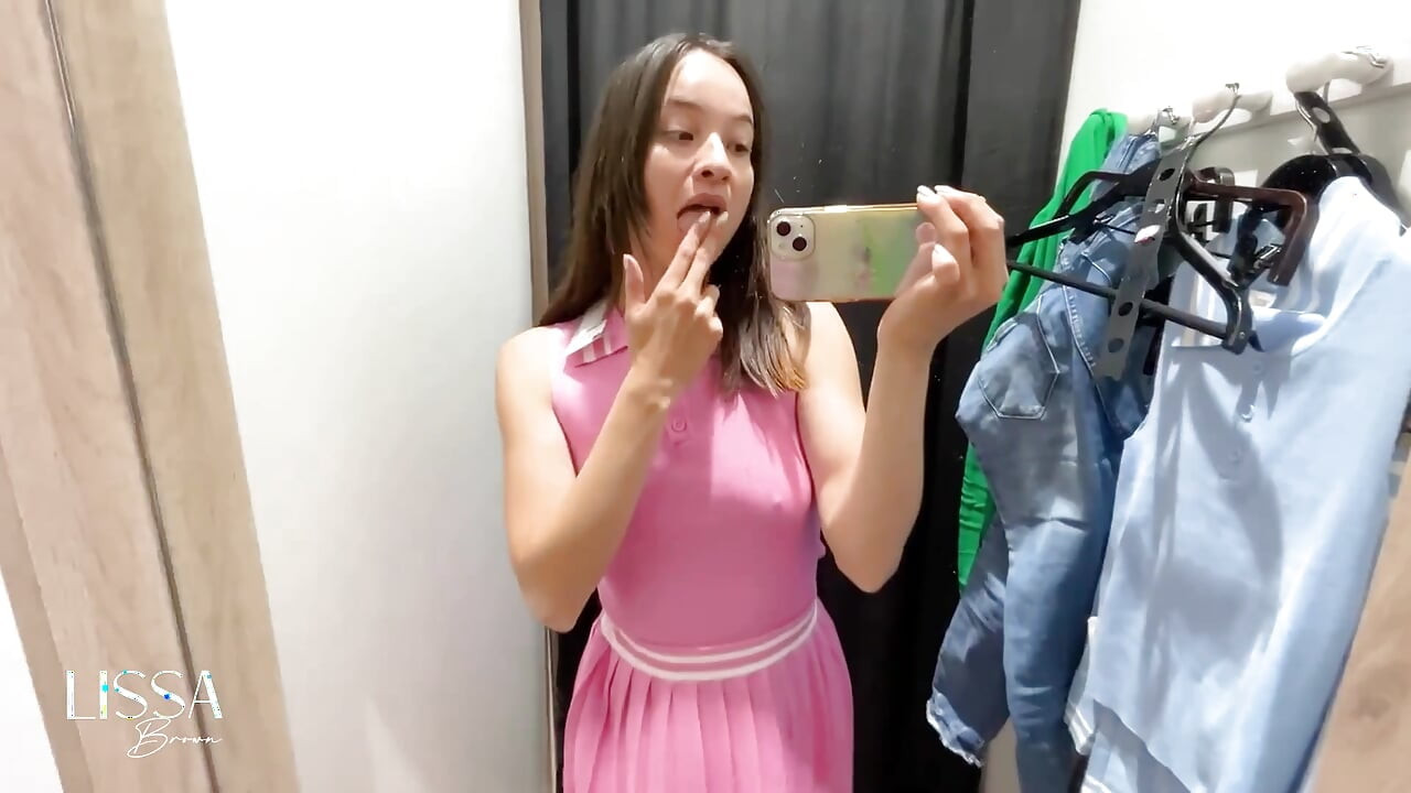 Я мастурбую в громадській роздягальні