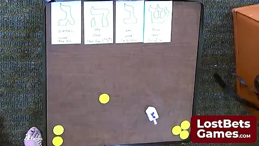 Челштейн и Ди Уильямс в игре на раздевание, Dreidel