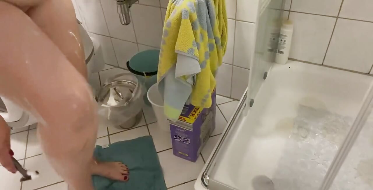 Today I'm Going to Take You with Me and Show You How I Shave Myself Thoroughly