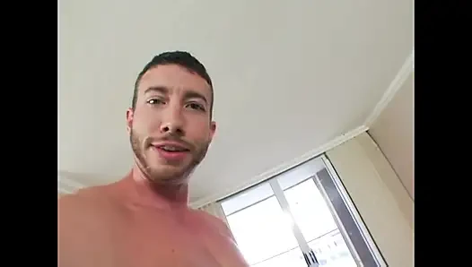 Моя сводная сестра и ее молодой бойфренд трахаются дома, когда мои родители за работой.