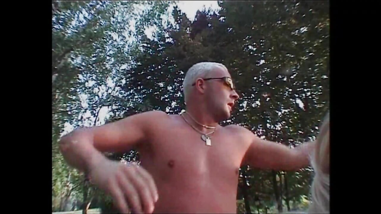 Máy bay bà già mặc đồ lót với cặp mông khổng lồ bị một con cu to cổ điển đụ và xuất tinh vào tay