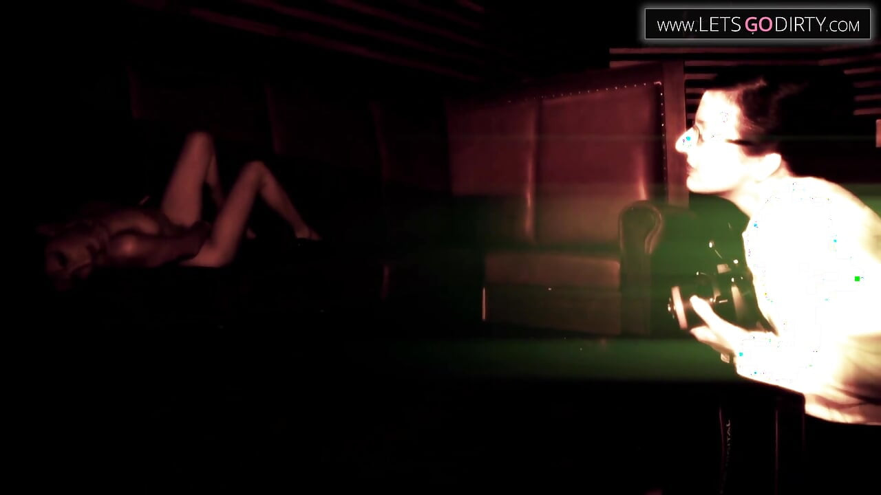 Skinny girl finger fucks herself after getting horny in photoshoot