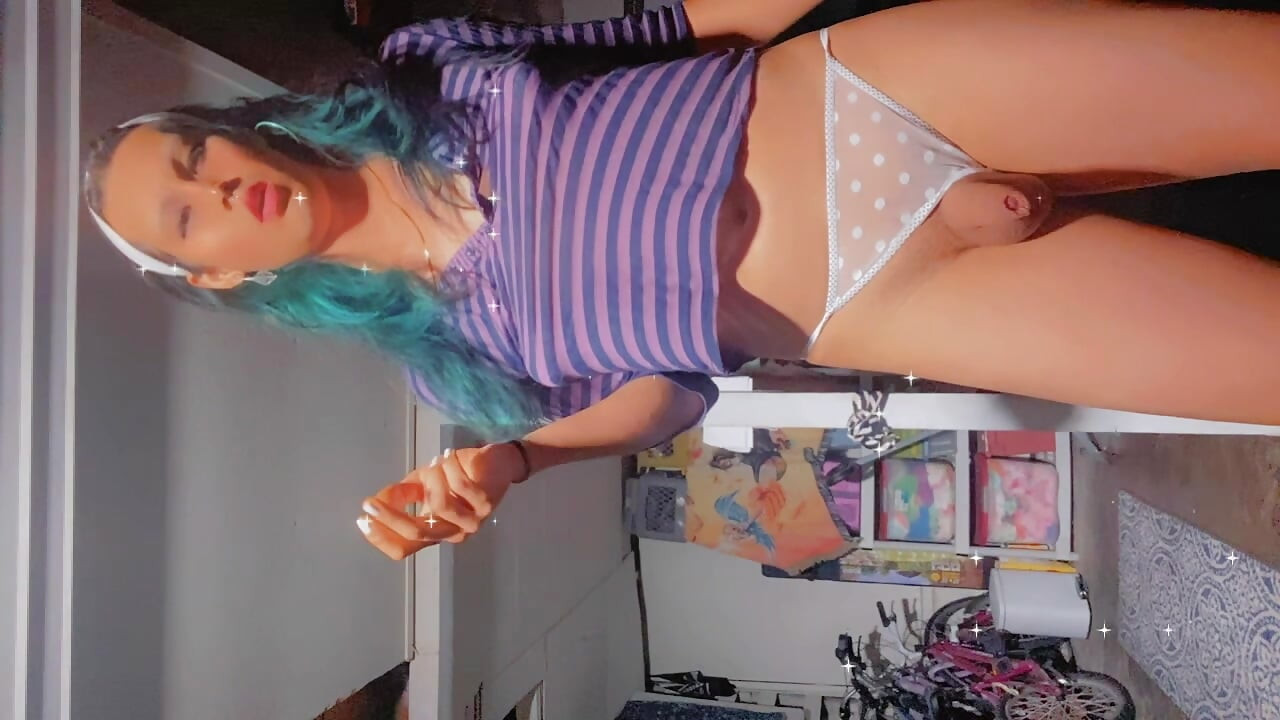 Nadia Cums To Her Tit Pumps