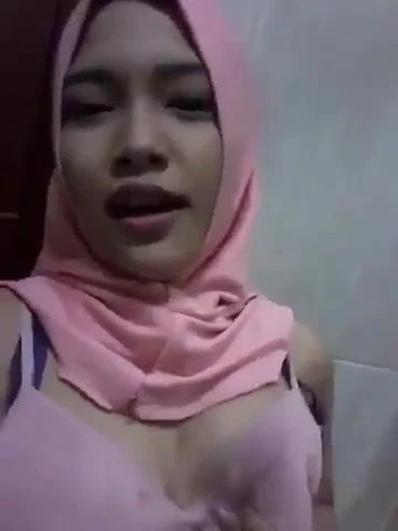 Malay slut show her stuff