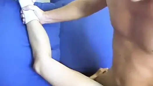 Memek cewek Asia ngentot kontol besar dengan seragam kampus... Crot di mulut