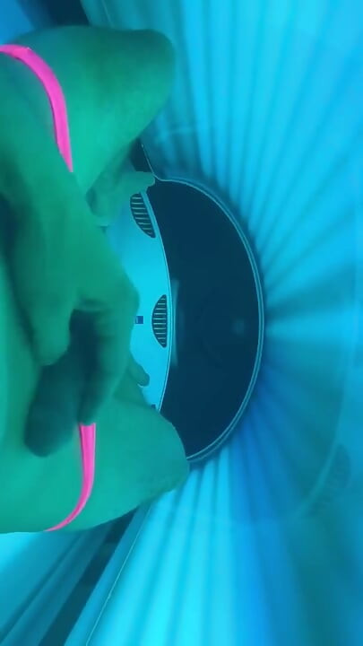 Fun coquin dans un salon de bronzage