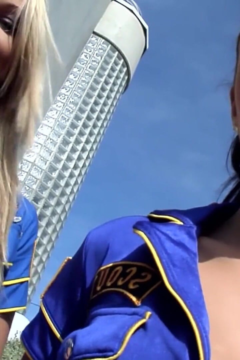 Modne Cheerleader Babes Spiser Fisse Og Sutter Pik Vildt