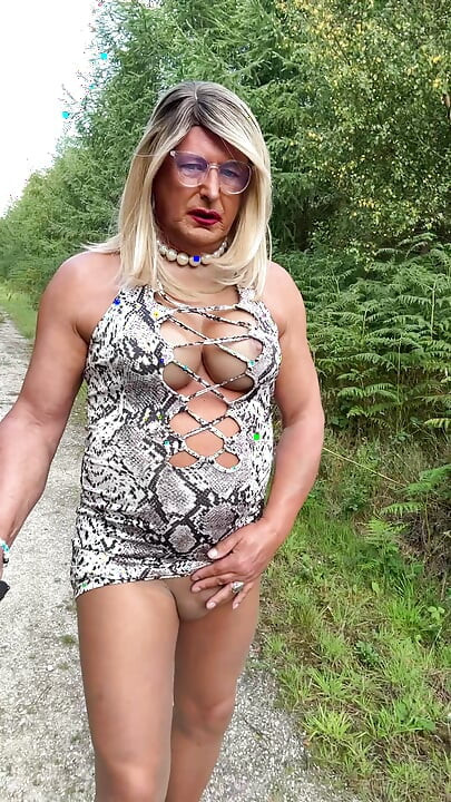 Sexy Crossdresser kellycd2022 in white animal print and pantyhose enjoying an afternoon drive