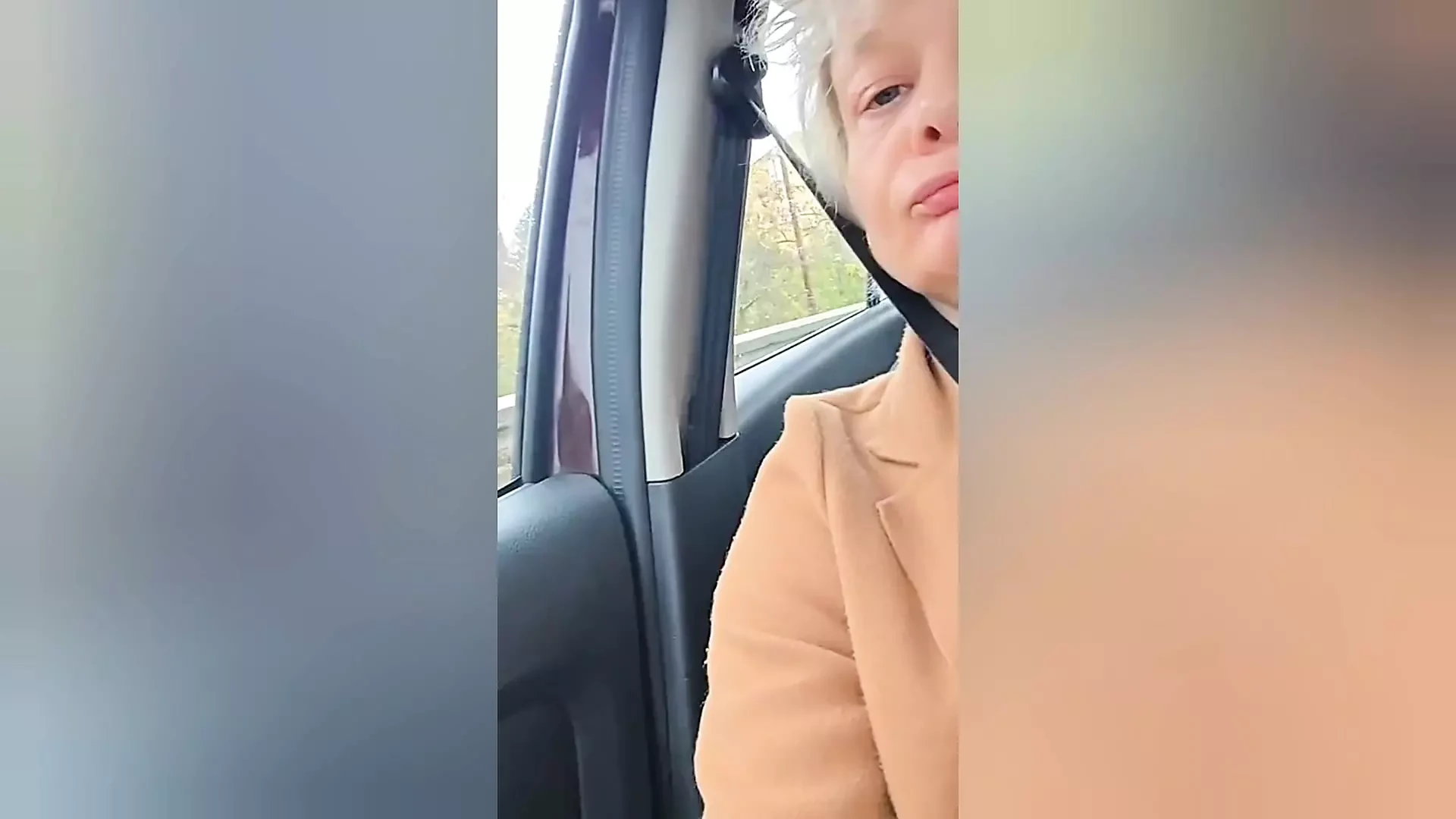 자지를 사랑하는 47살의 섹시하고 잘 장착된 여성