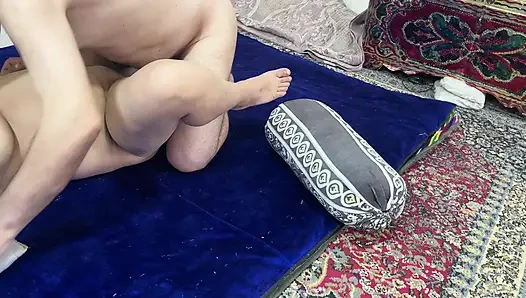 Aku ngentot memek tetanggaku yang lagi asik mainin memeknya