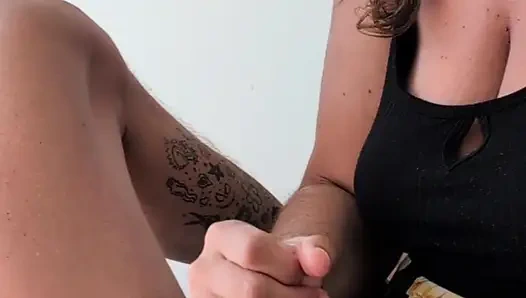 Ngocok kontol waktu cerita istri hot