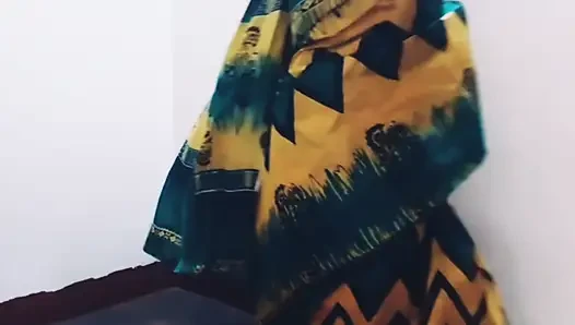 Kakak ipar india yang super semok lagi asik main sama adik iparnya waktu suaminya lagi nggak di rumah