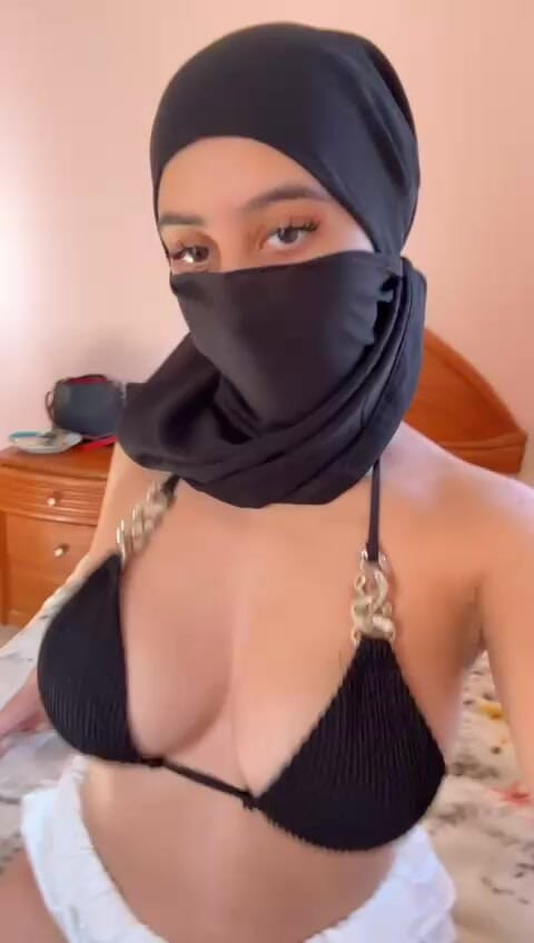 Arab girl with goddess tits