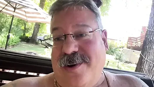 Yaşlı yakışıklı beyefendinin büyük bir dölü var