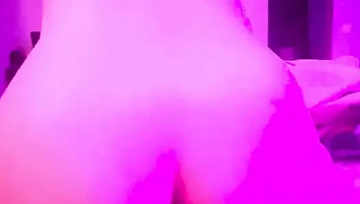 Китайская стриптизершка скачет в обратном стиле наездницы Yummy Jimmy, пока он не кончит в ее растрачанную киску