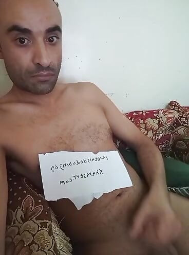Sexy čůrák se snaží masturbovat