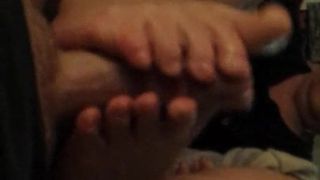 Footjob amateur incroyable avec venir