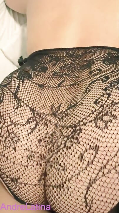 Big ass in lingerie makes him cum fast