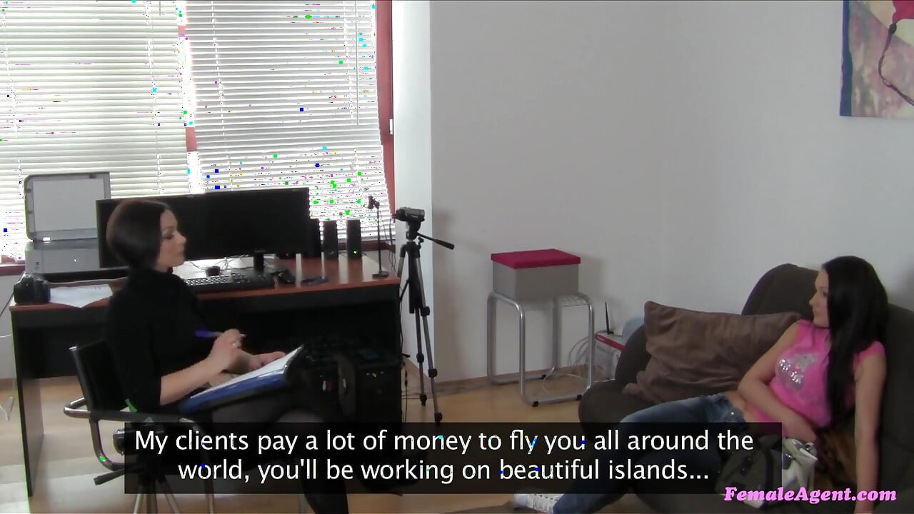 Agent feminin - superba Diana Daisy Snaps fotografii de la birou înainte de lins de pizdă și joc sexy cu vibrator cu agentul de audiție
