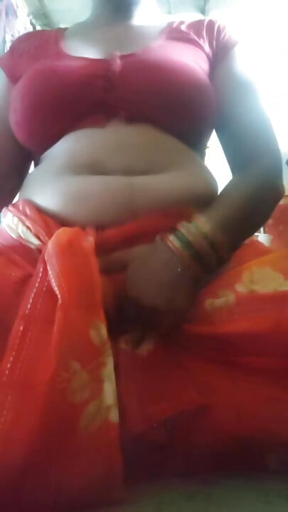 Desi mallu aunty fingerings pusssy to orgasam,aunty sex viral video, viral mms aunty