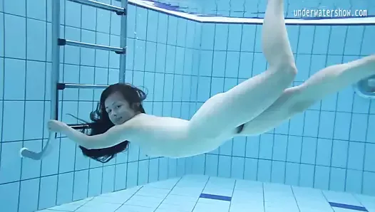 Virgin pussy Umora Bajankina swimming underwater