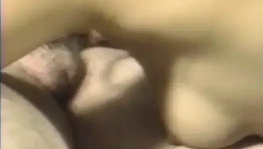 Bu Fransız Asyalı 21 yaşındaki kız ağzına boşalmayı seviyor