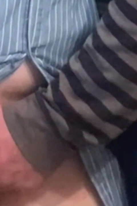 Perv sabve men baalon vaali choot ragar rahi hai