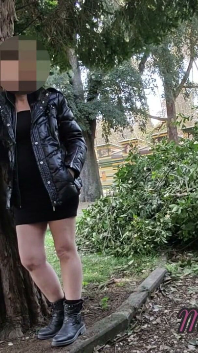 Real Amateur French Public Cumshot Sex Risky on the Park !!! People walking near... - MissCreamy | Clip 1