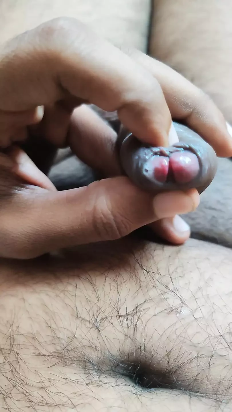 Desi uomo si sega da solo