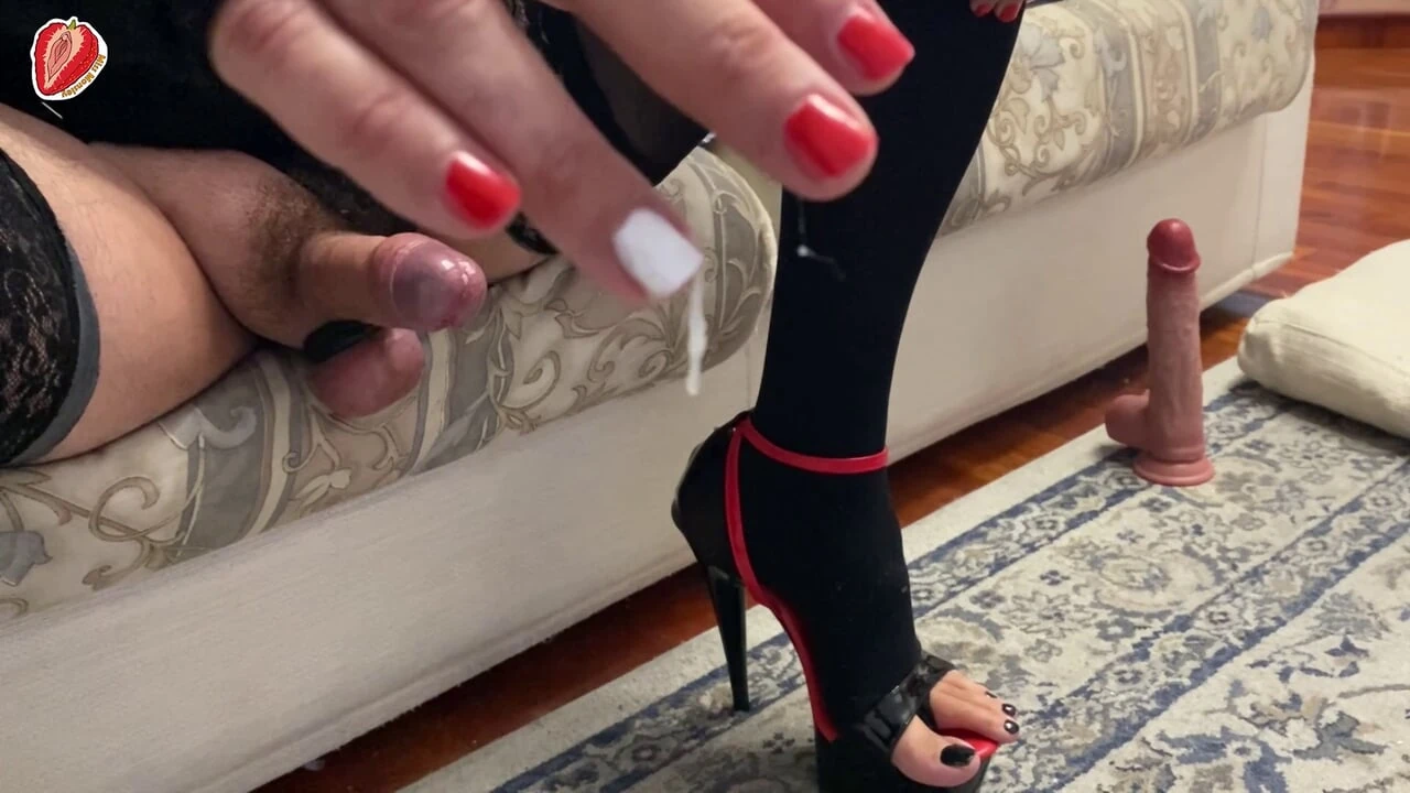 Lepka cums many times in a row stimulating the prostate with a cock planted in her ass. Lingerie, feet and hands make her feel slutty.