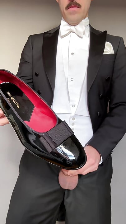 Gentleman in Tails Jerks off Into His Patent Leather Shoes