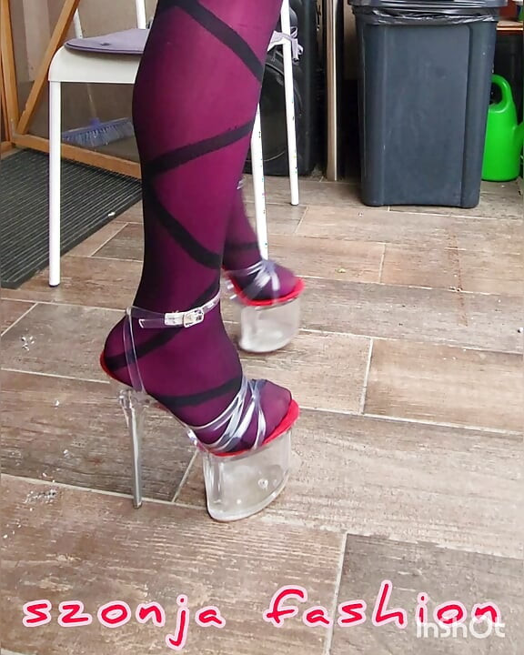 Трэви - шлюшка в сексуальных санди.