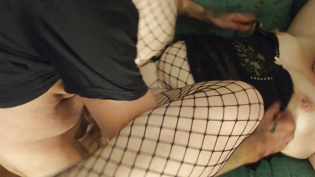 Fucking curvy milf with sexy nipple piervings
