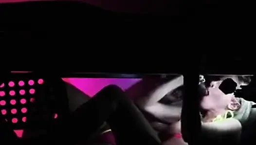 Krystal und Kyla doppelt im teamen einen großen schwarzen schwanz am melktisch-bts