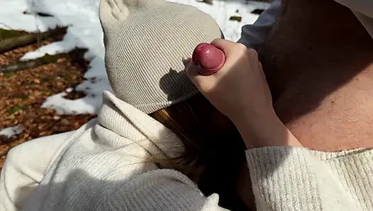 Açık Havada Orman Eğlencesi - Islak Elle Muamele, Derin Sakso Ve Riskli Domaltarak Sikiş