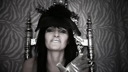 Fascinatrix ...