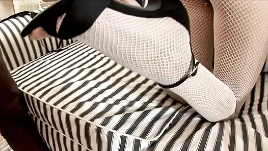 Gadis remaja suka ngentot kontol besar di ranjang