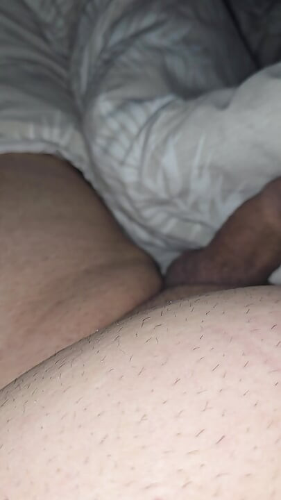 Step mom imperceptibly saw step son big dick, she likes it and handjob him