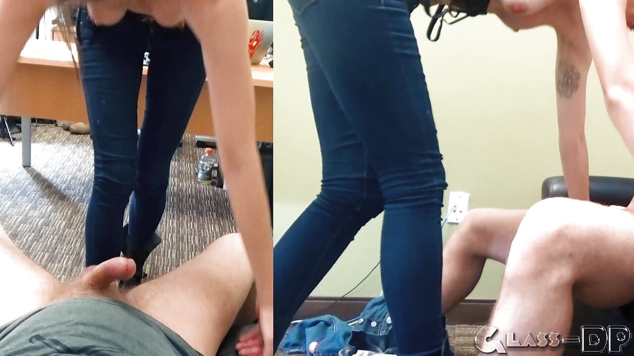 امرأة سمراء فاخرة تمص المني من زبي في استراحة الغداء