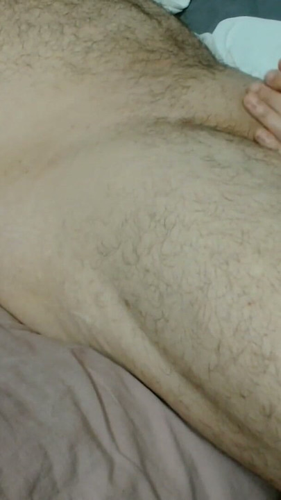 BBW עושה הנאה ידנית סנסואלית לבעל כדי להעיר אותו | קליפ 1