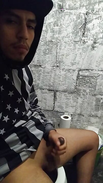 당신은 화장실에서 즐거운 시간을 보내고 있습니다