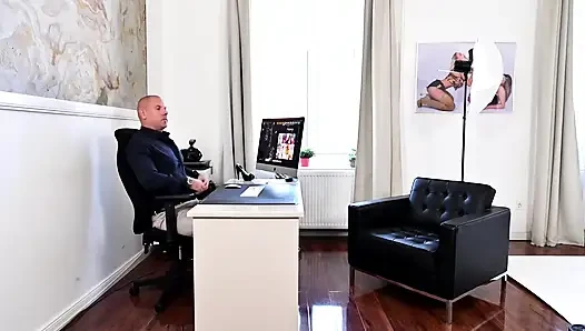Yeni ajan oyuncu seçmelerinde porno aktrisini sikiyor