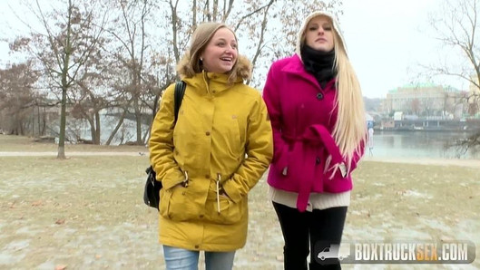 Erstaunliche Lady Bug und Angel Wicky haben eine lesbische Erfahrung