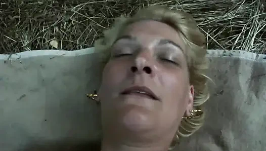 Мамы с пареньками! Когда старухи и молодые мужчины трахаются!