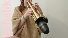 Irisches Mädchen fickt Trompete