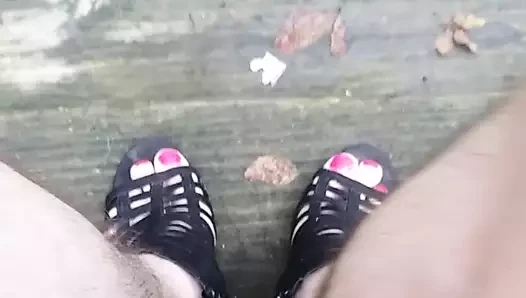 Dışarıda annenin topuklarıyla kılık değiştirme