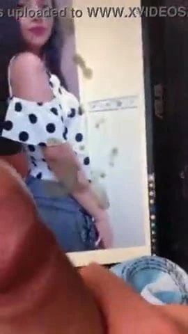Kiara Romero con semen en su culito